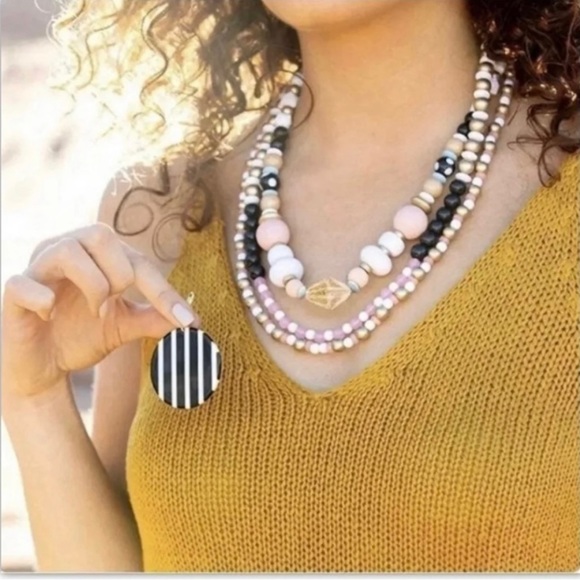 Plunder POPPY ALICE Necklace Multi-colored bead strands with removable pendant - Picture 8 of 9